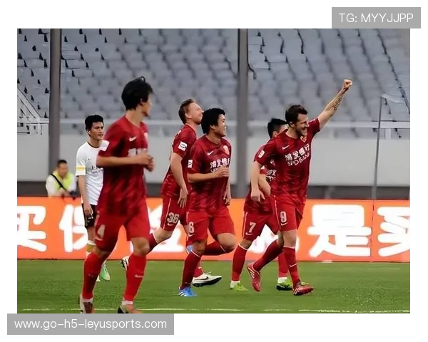 上港后场组合迅速成型，防守稳定性获赞