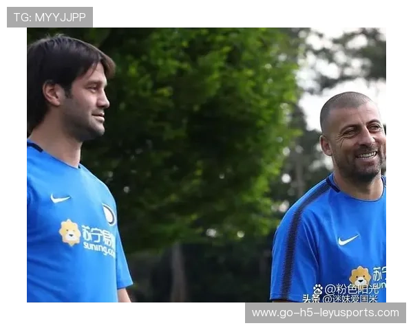 球队教练团队接受媒体采访,球队教练的作用